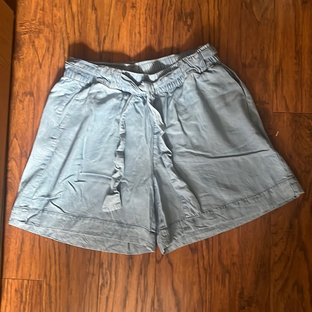 Cute chambray paper bag shorts